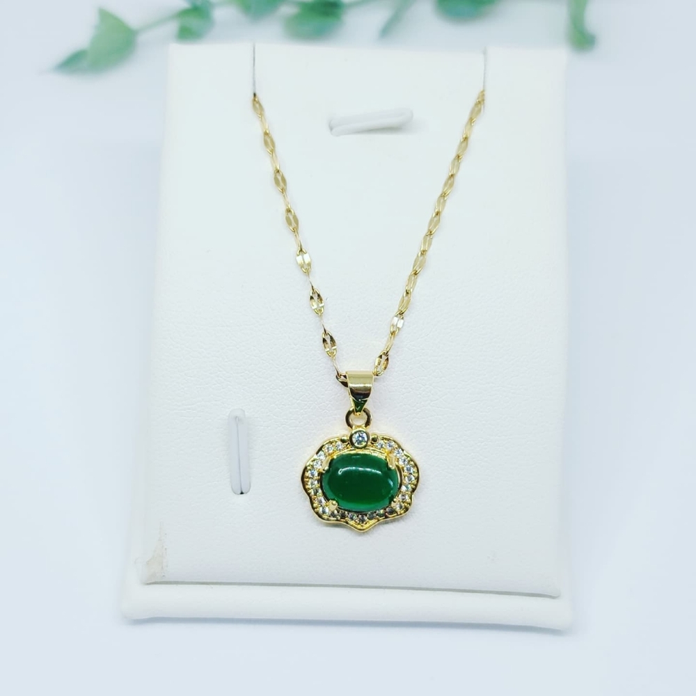 Jade Necklace with Rhinestones in Stainless steel